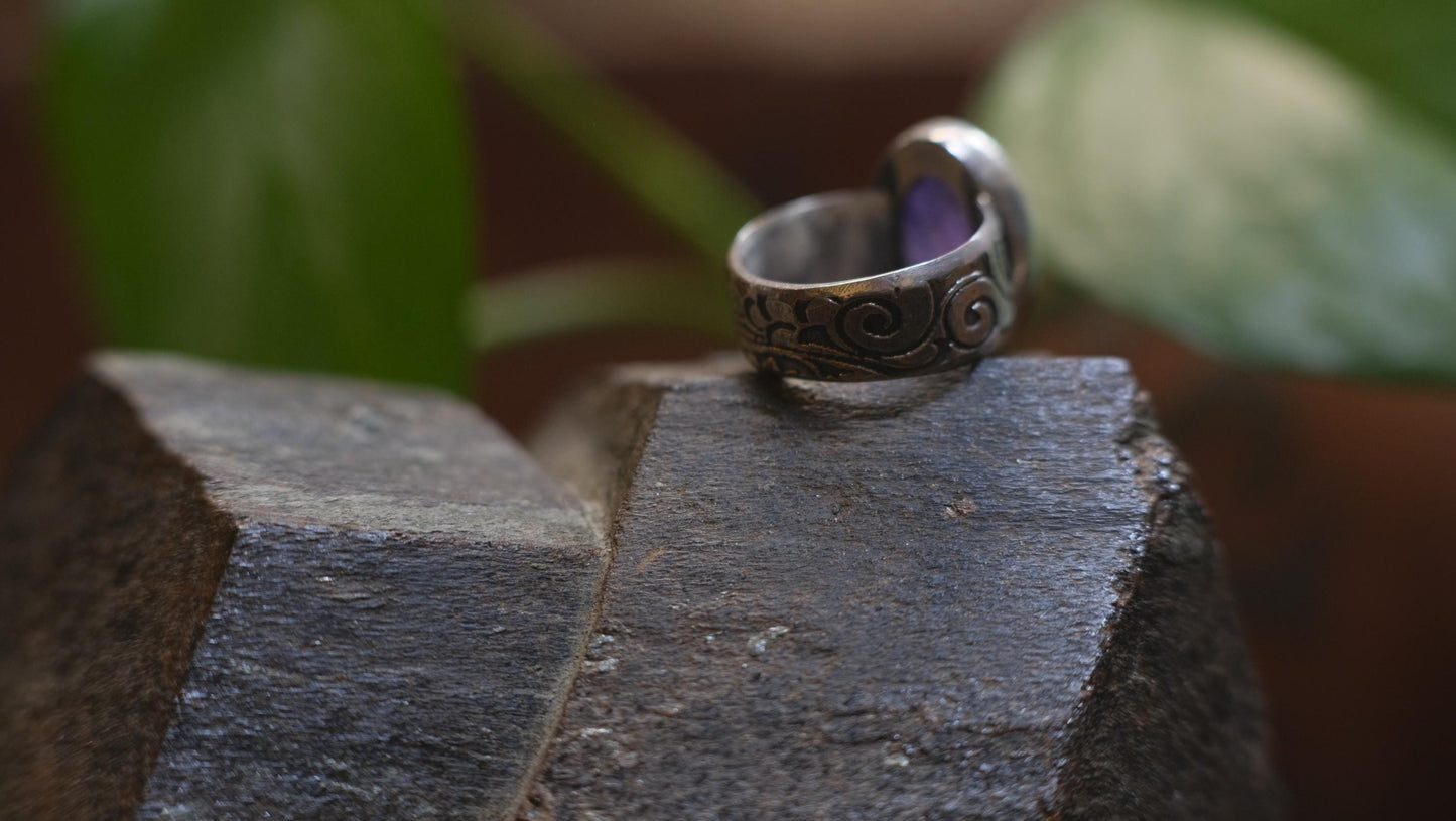 Beautiful Natural Amethyst and Paisly Textured Sterling Silver ring Size 8.25