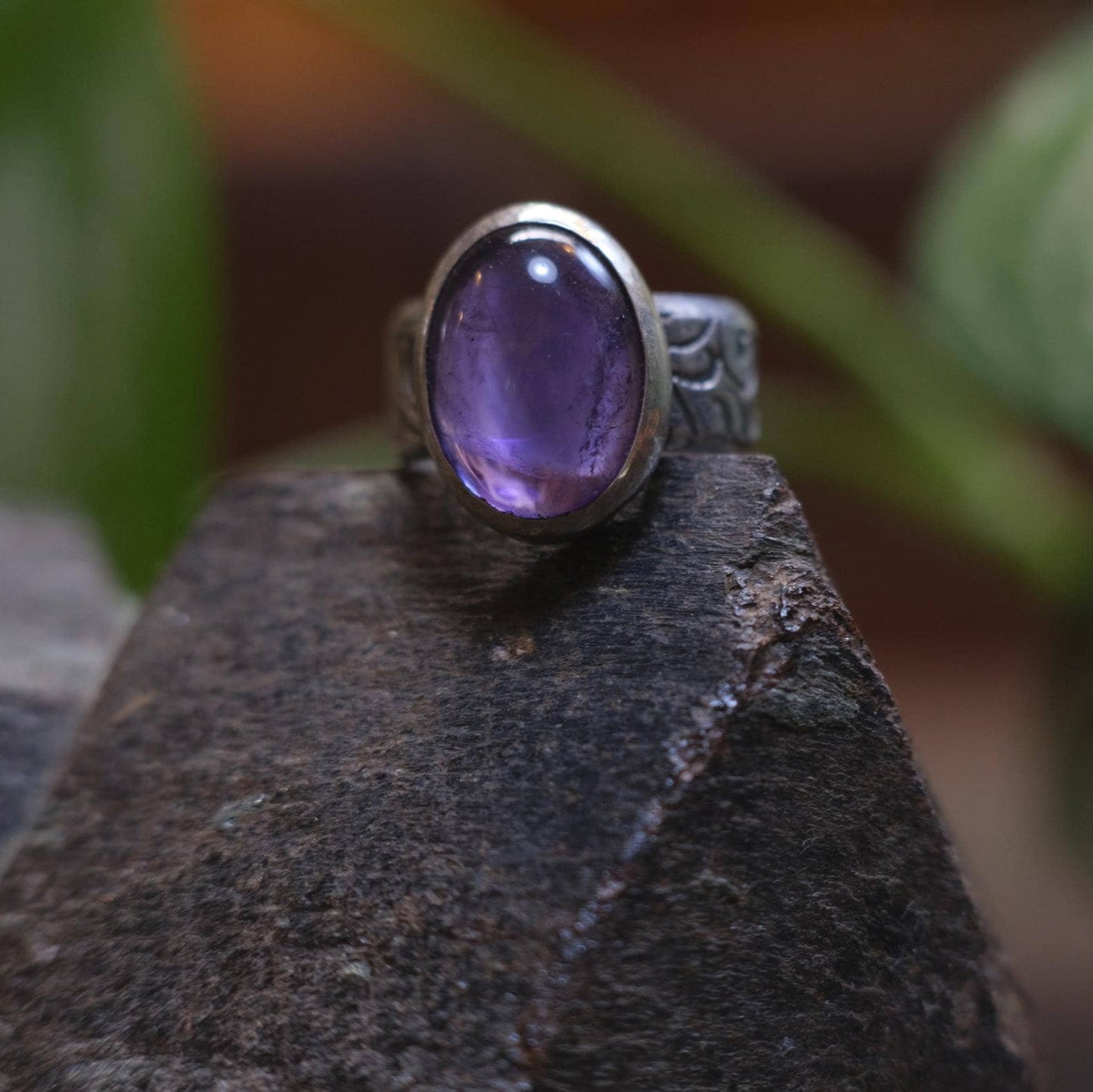 Beautiful Natural Amethyst and Paisly Textured Sterling Silver ring Size 8.25