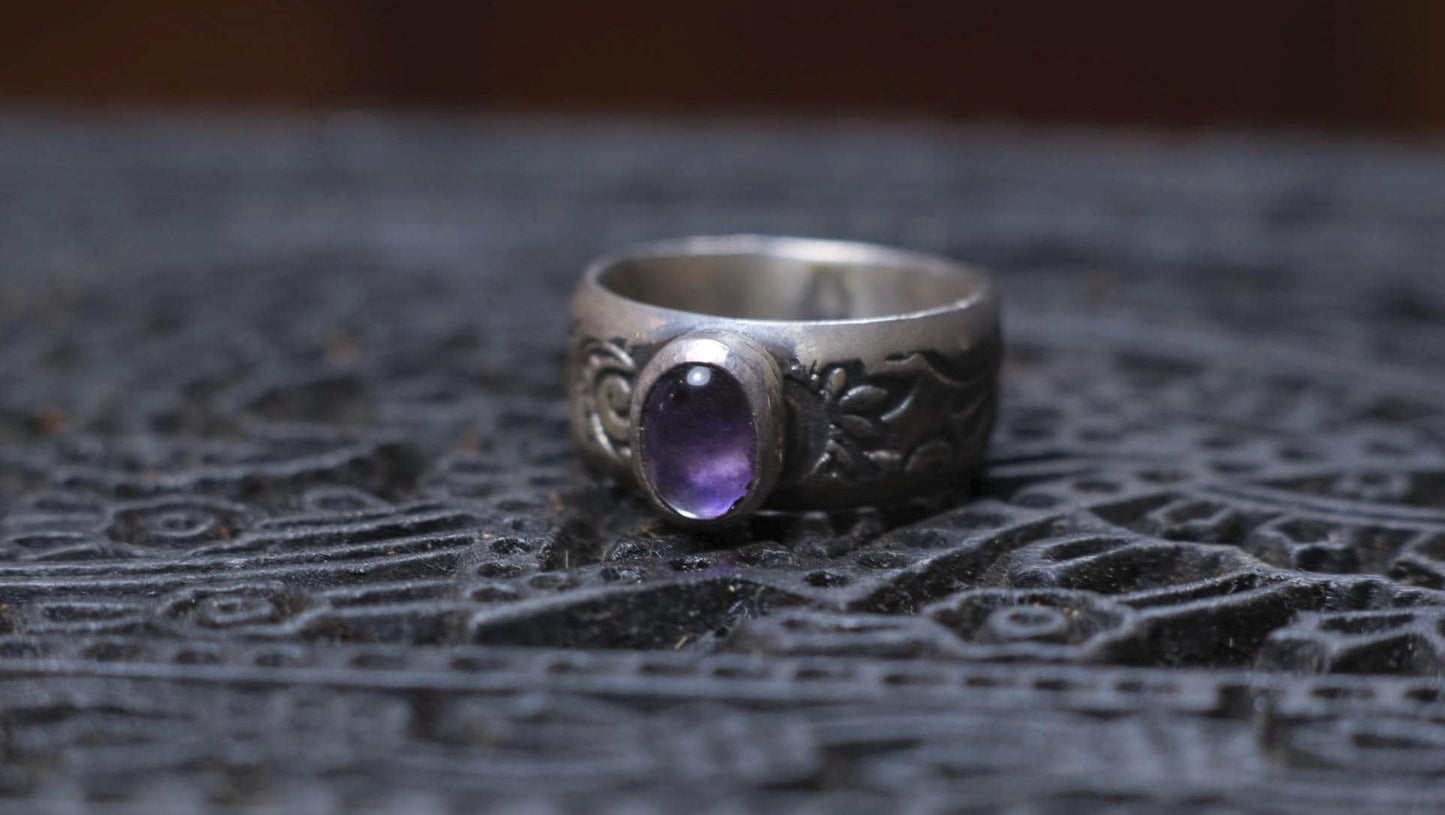 Natural Amethyst Set on Paisley Textured Wide Banded Sterling Silver Ring US Size 6 3/4