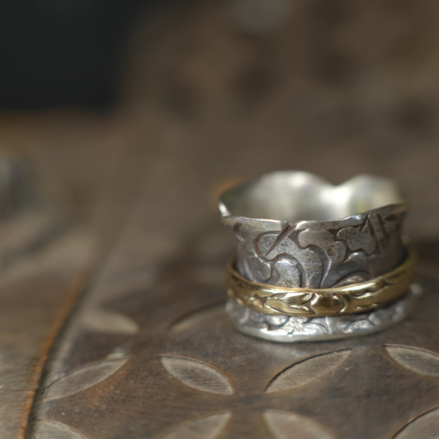 9ct Yellow Gold Spinner Ring on Textured Sterling Silver US Size 6