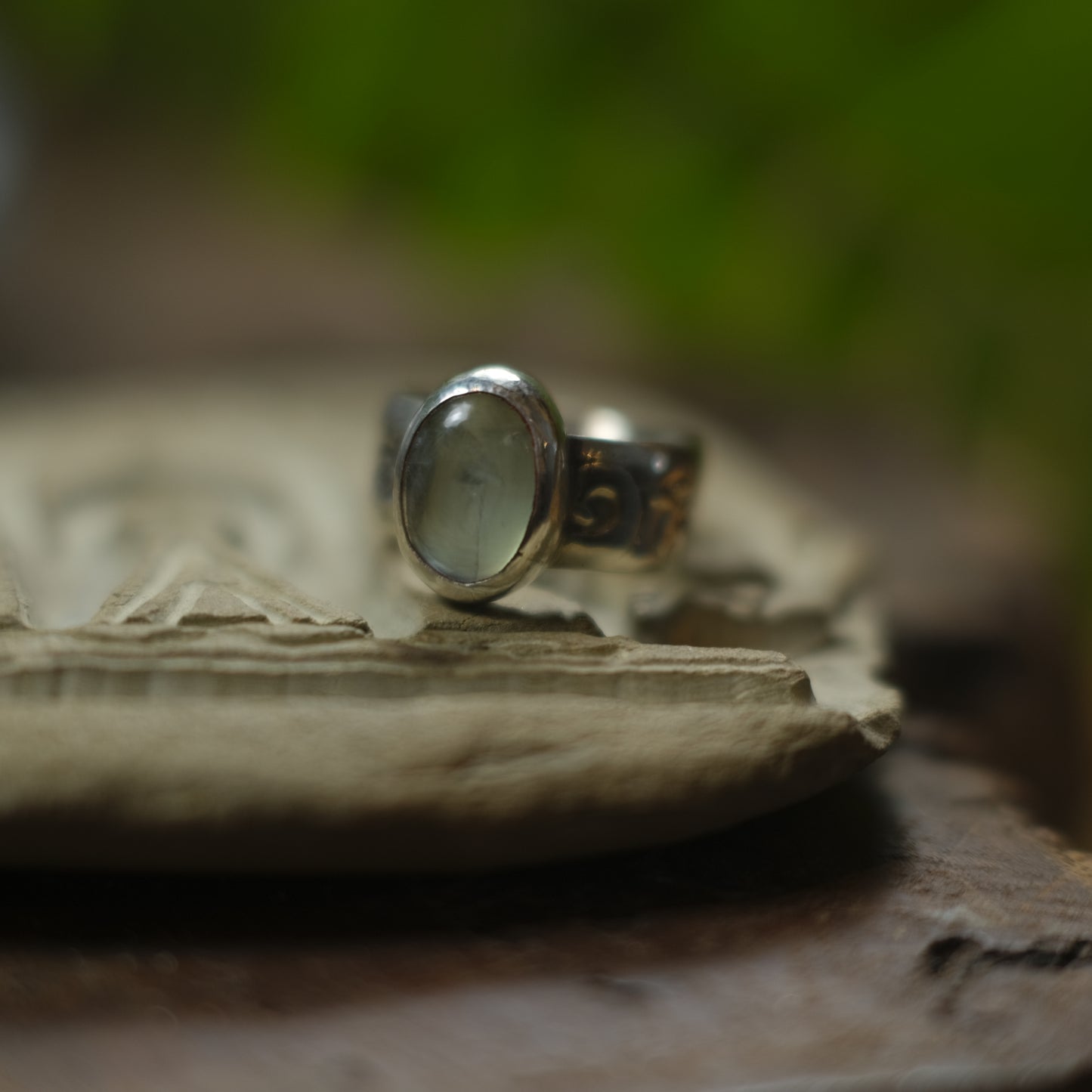 Prehnite and Sterling Silver Wide Banded Paisley Ring US Size 9