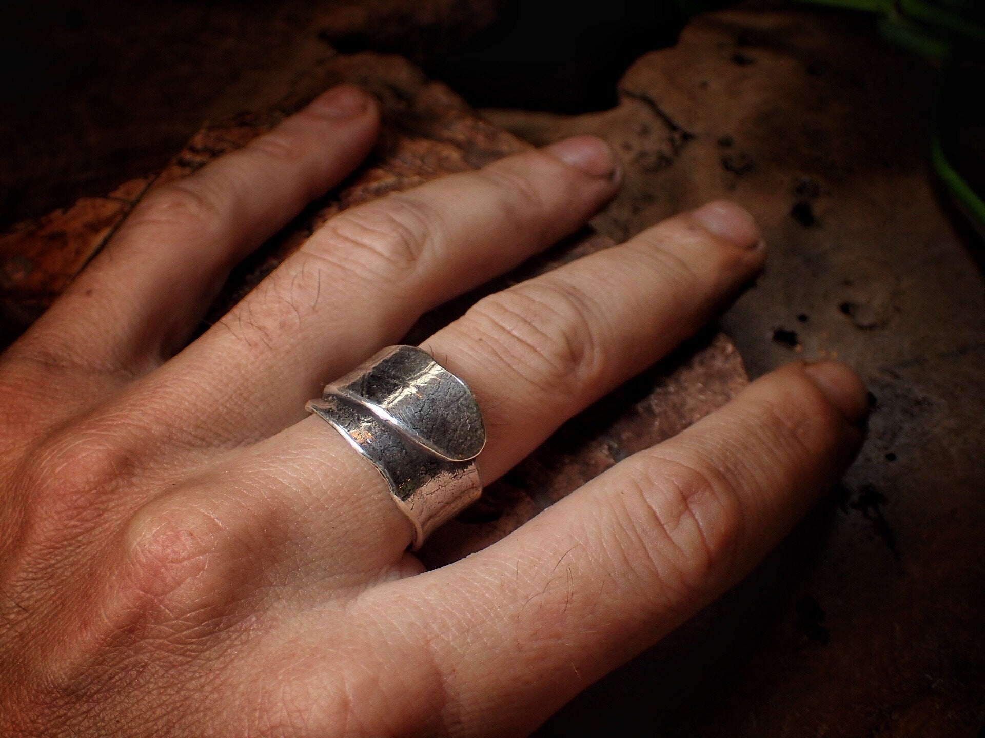 Wide Silver Leaf Textured Wrap Around Ring / Band, US size 9