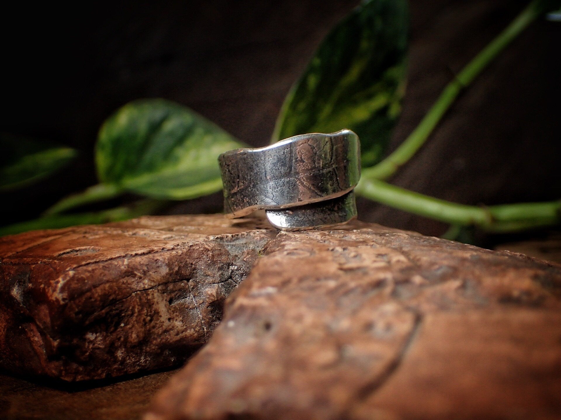 Wide Silver Leaf Textured Wrap Around Ring / Band, US size 9