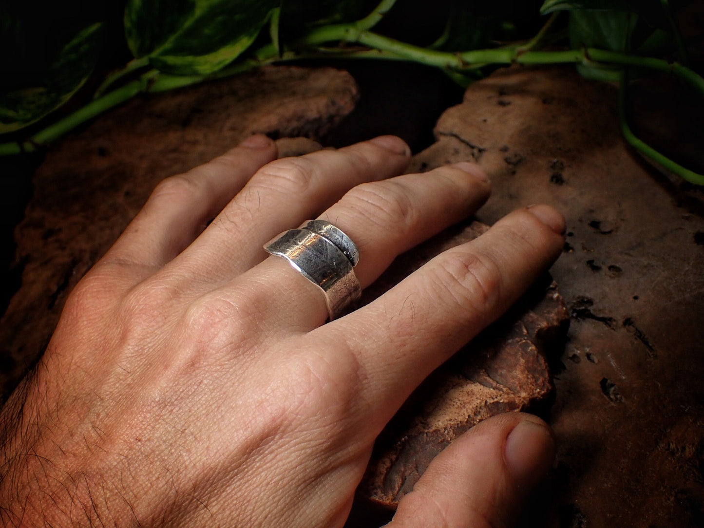 Wide Silver Leaf Textured Wrap Around Ring / Band, US size 9