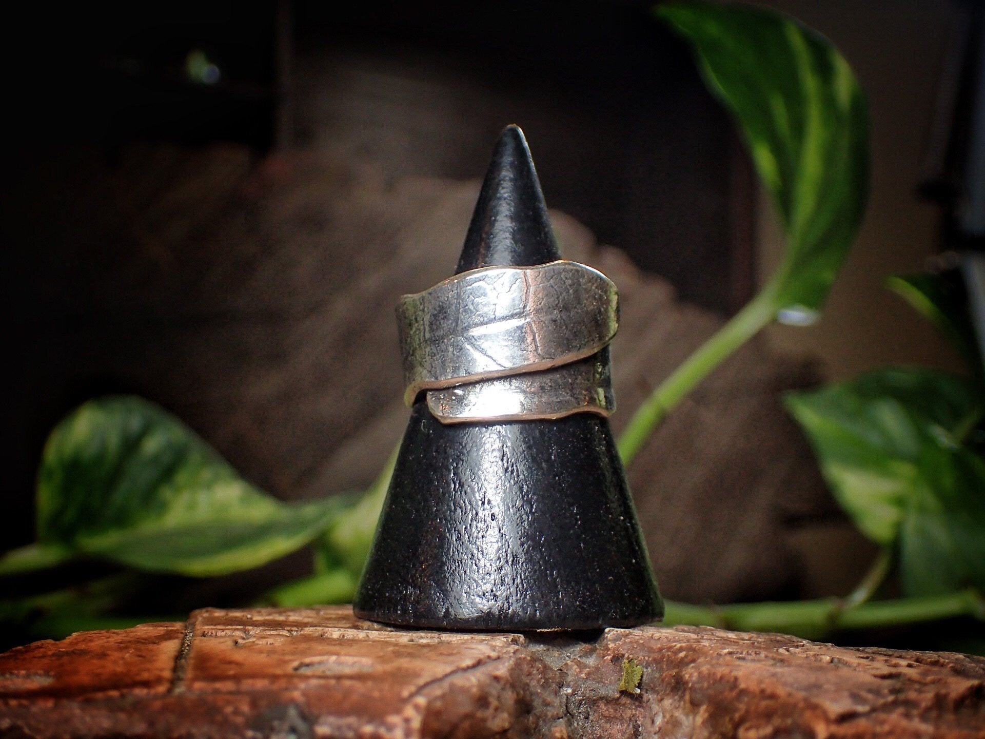 Wide Silver Leaf Textured Wrap Around Ring / Band, US size 9