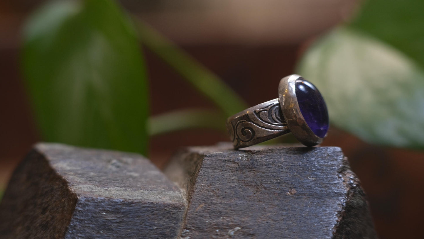 Beautiful Natural Amethyst and Paisly Textured Sterling Silver ring Size 8.25