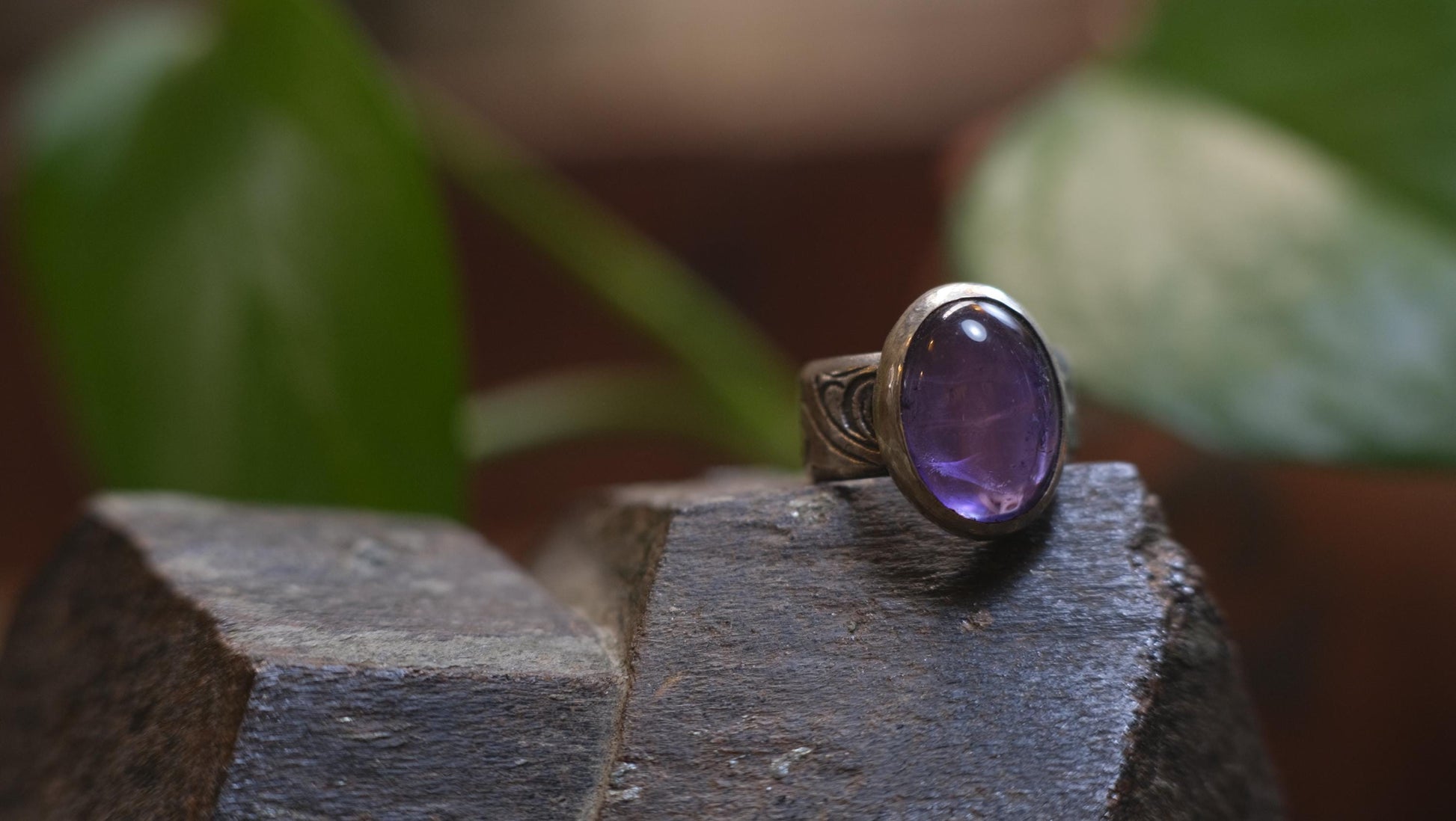 Beautiful Natural Amethyst and Paisly Textured Sterling Silver ring Size 8.25