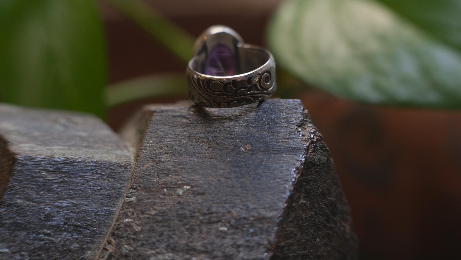 Beautiful Natural Amethyst and Paisly Textured Sterling Silver ring Size 8.25