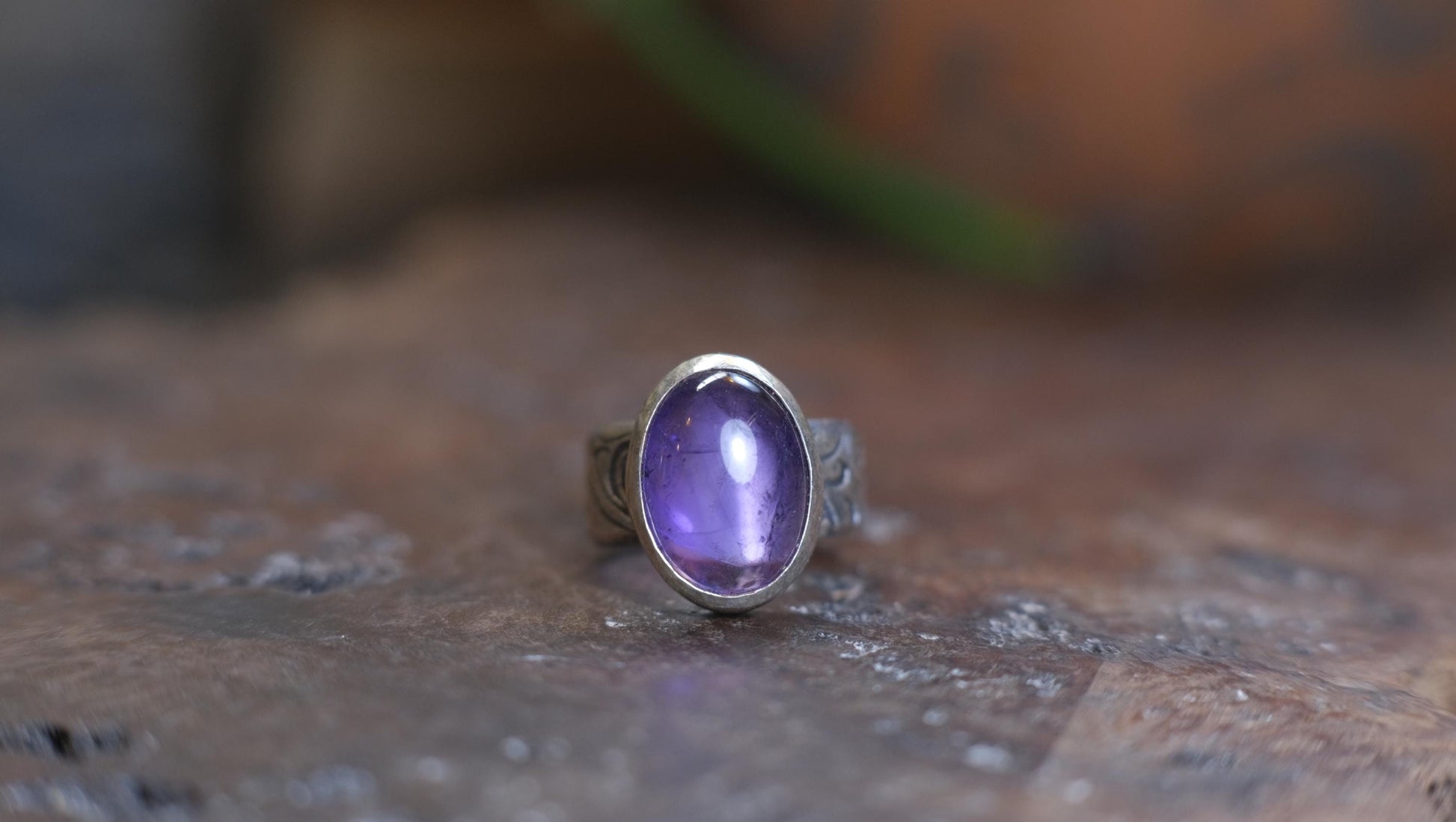 Beautiful Natural Amethyst and Paisly Textured Sterling Silver ring Size 8.25
