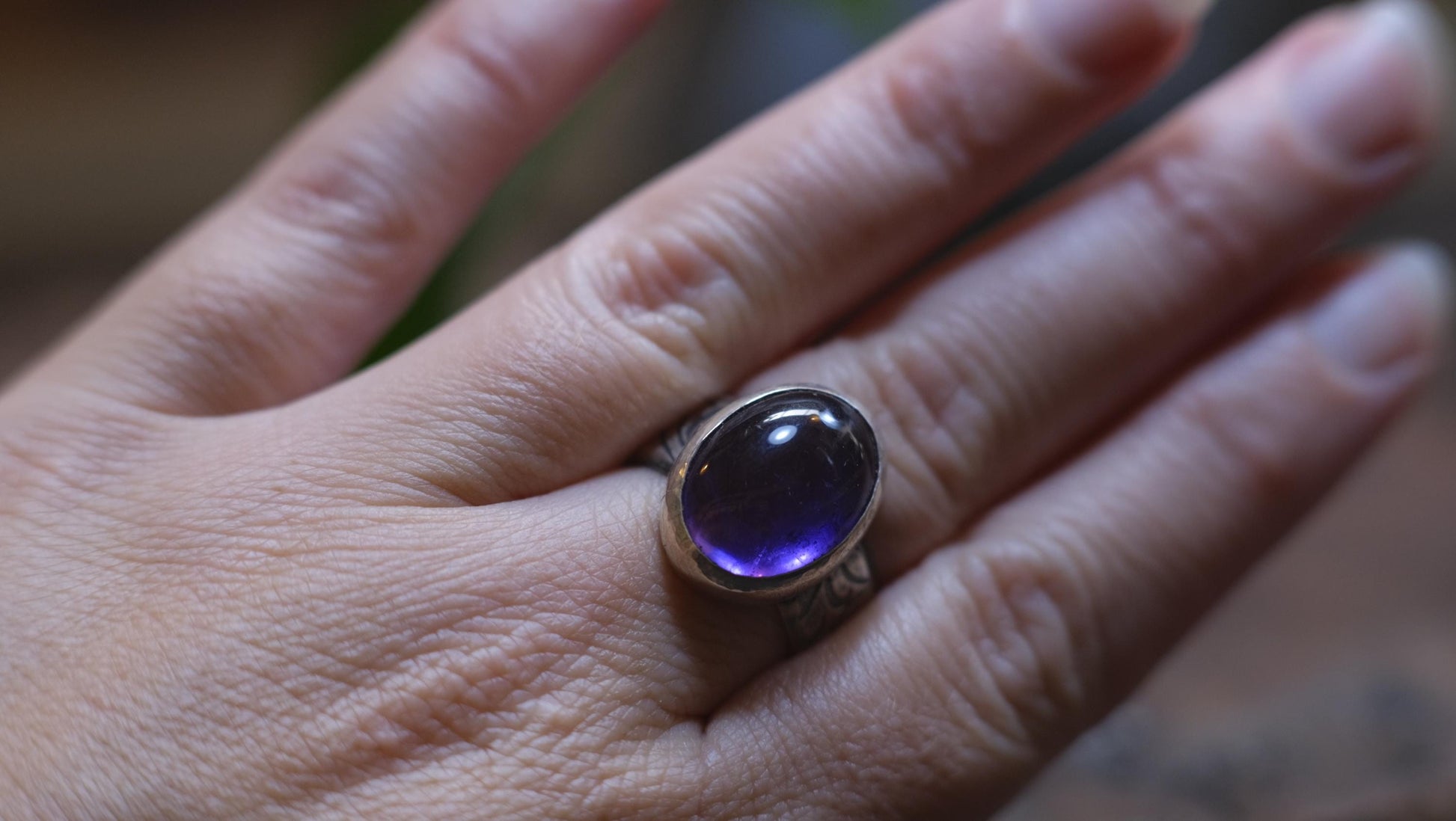 Beautiful Natural Amethyst and Paisly Textured Sterling Silver ring Size 8.25
