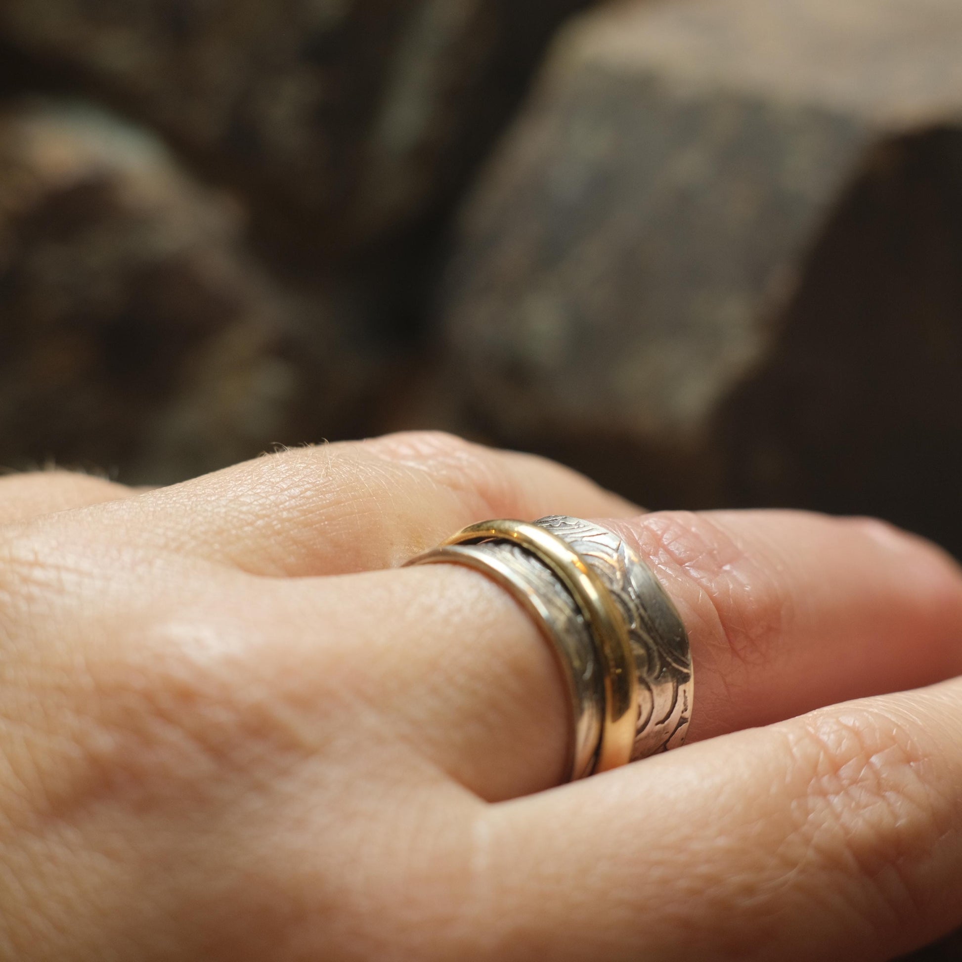 9ct Yellow Gold Spinner Ring on Textured Sterling Silver US Size 8