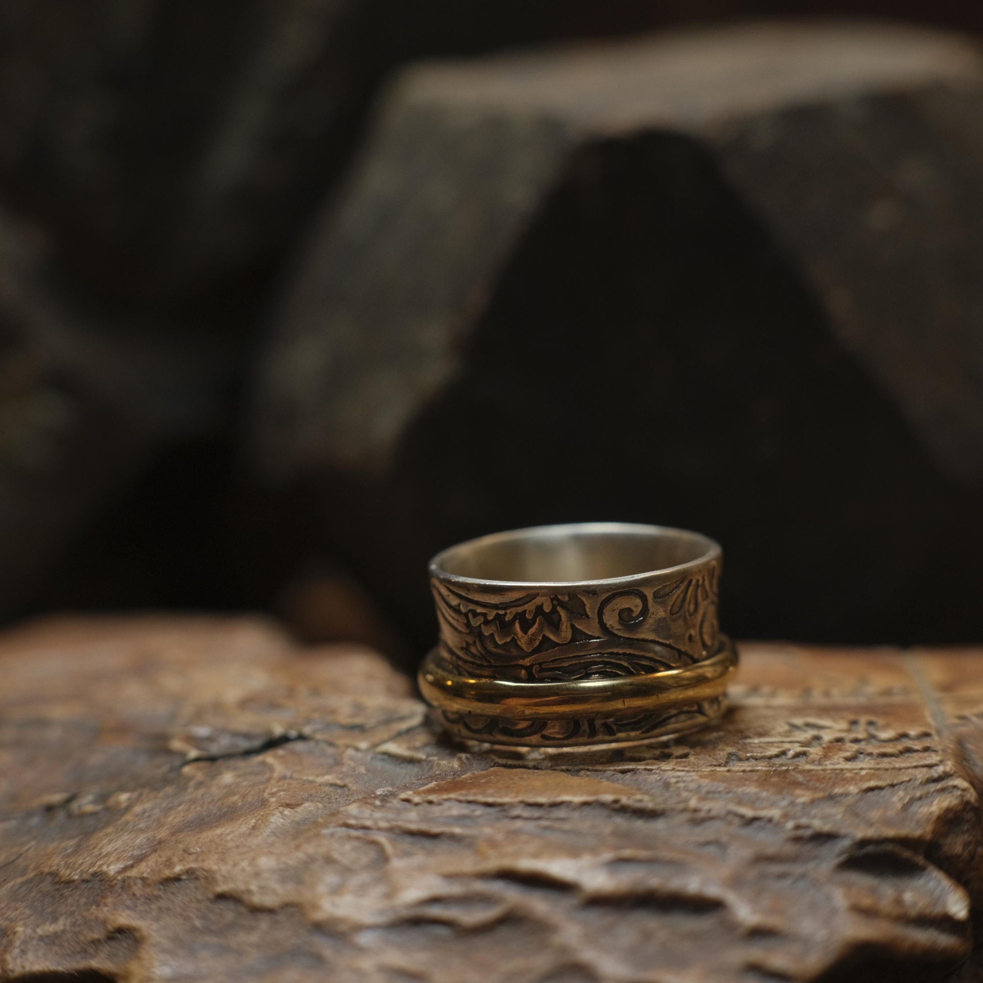 9ct Yellow Gold Spinner Ring on Textured Sterling Silver US Size 8