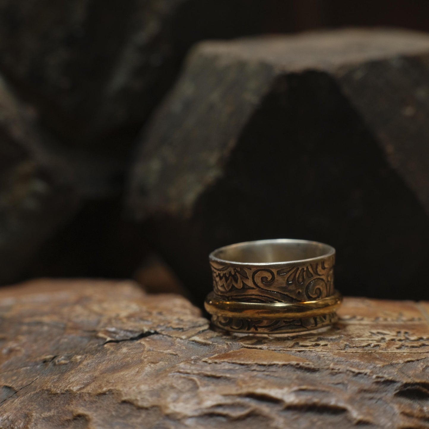 9ct Yellow Gold Spinner Ring on Textured Sterling Silver US Size 8