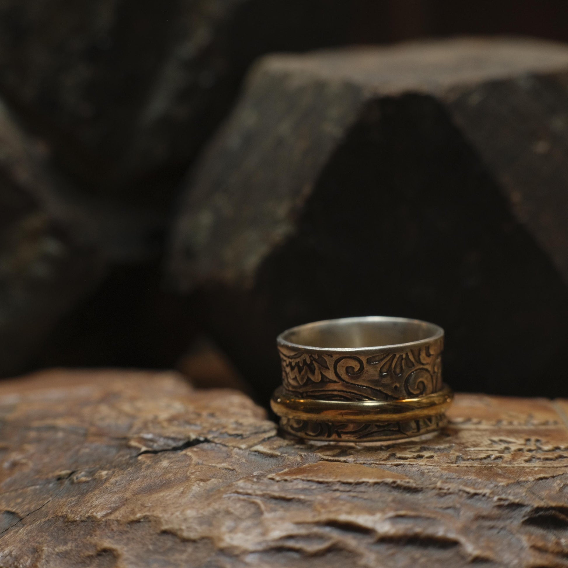 9ct Yellow Gold Spinner Ring on Textured Sterling Silver US Size 8