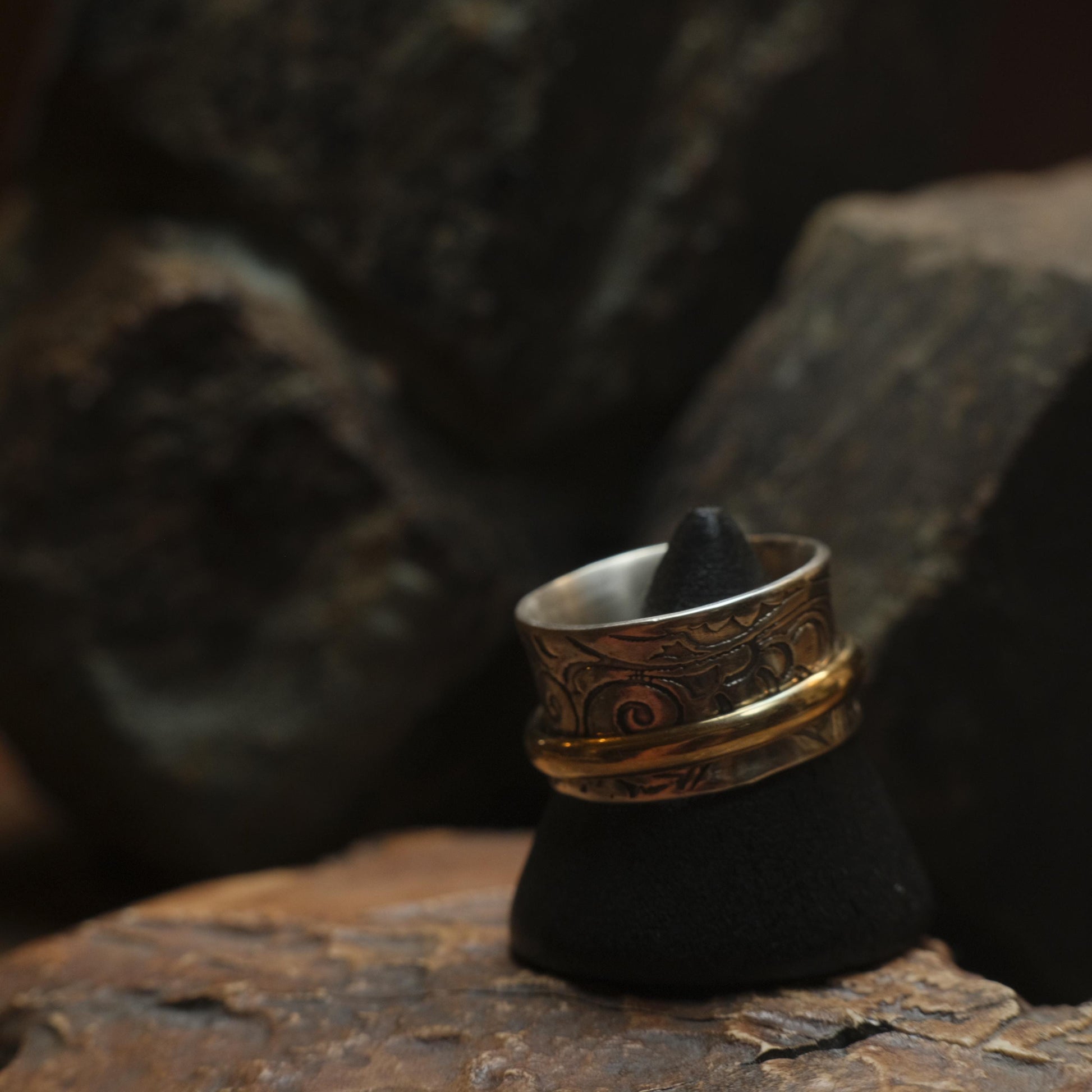 9ct Yellow Gold Spinner Ring on Textured Sterling Silver US Size 8