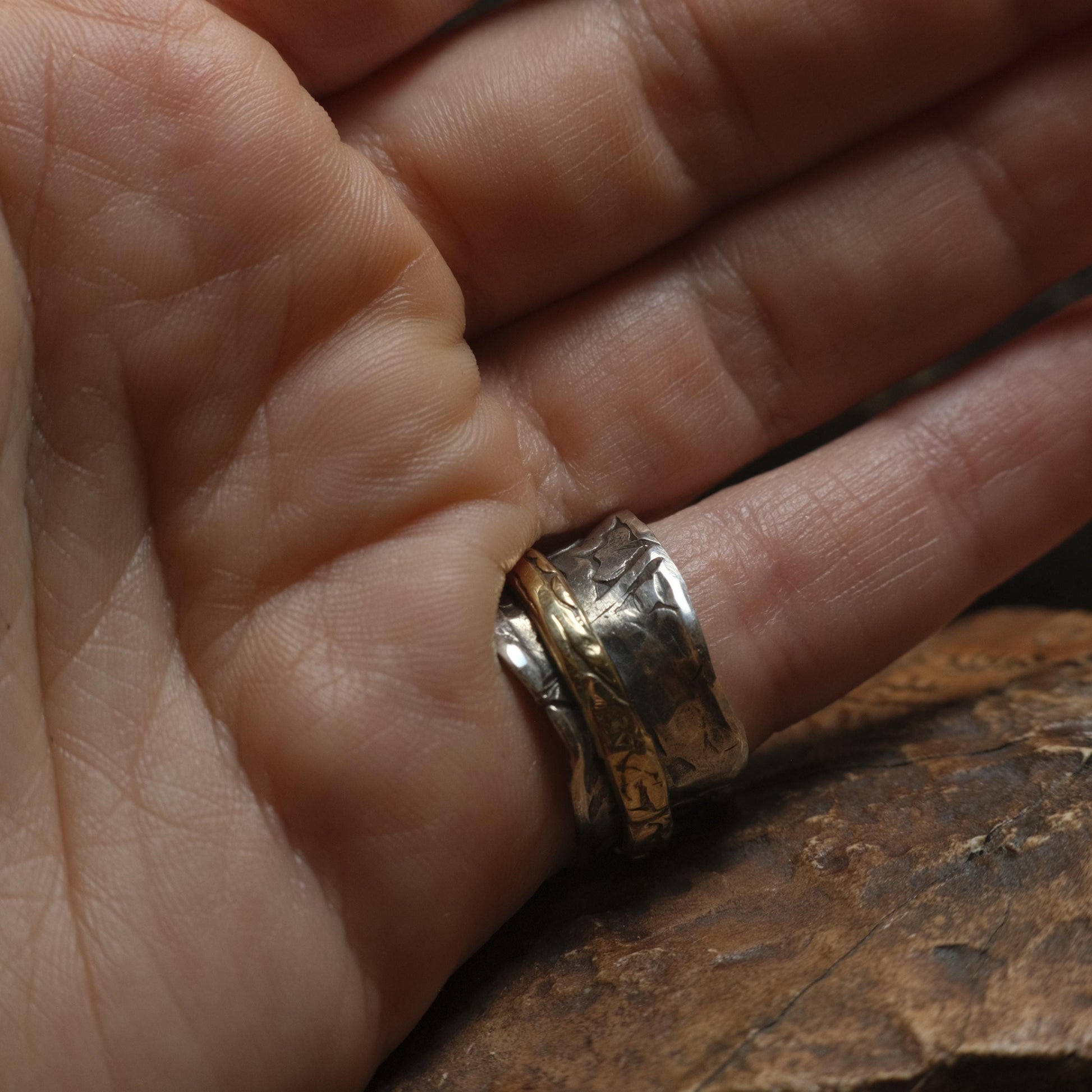 9ct Yellow Gold Spinner Ring on Textured Sterling Silver US Size 6