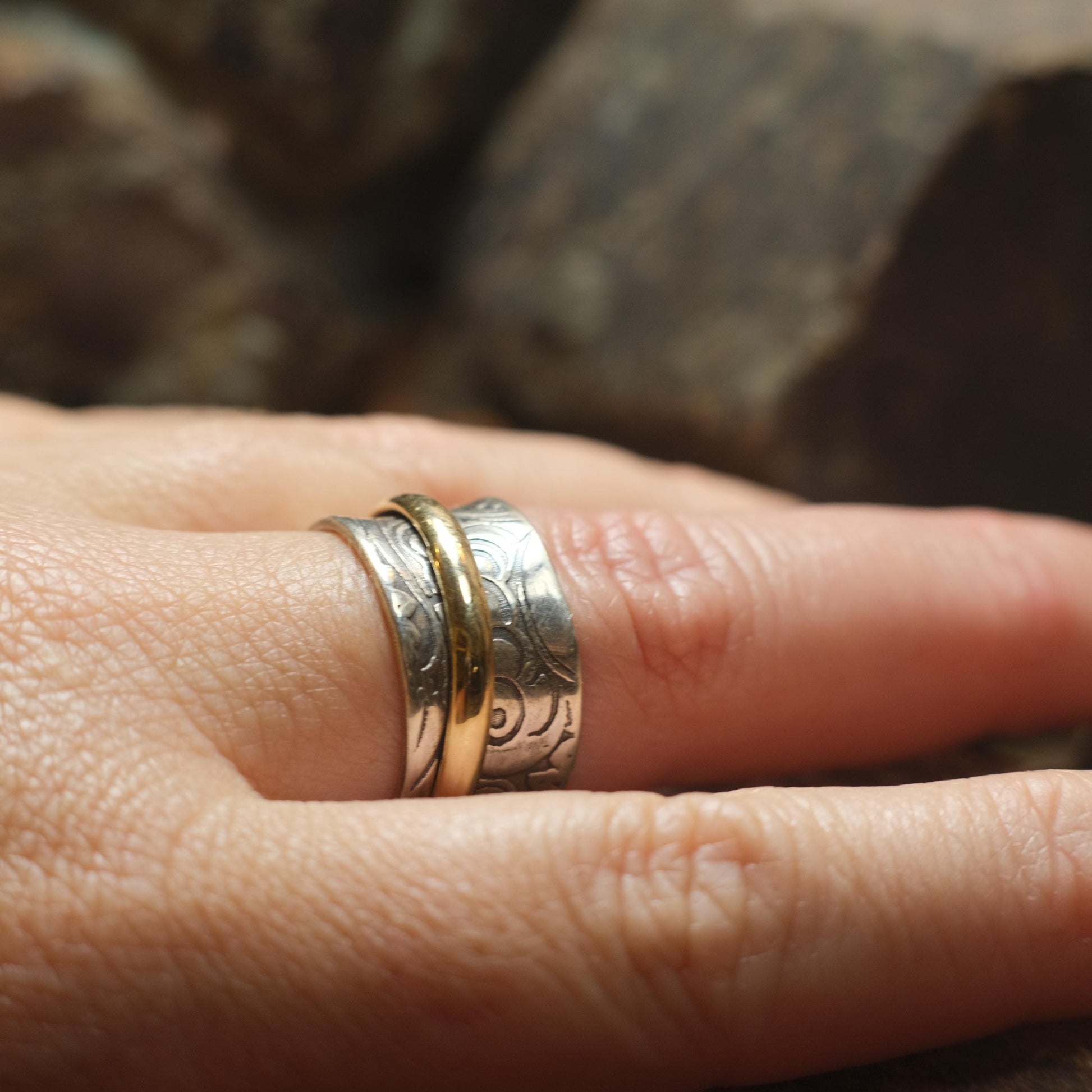 9ct Yellow Gold Spinner Ring on Textured Sterling Silver US Size 8