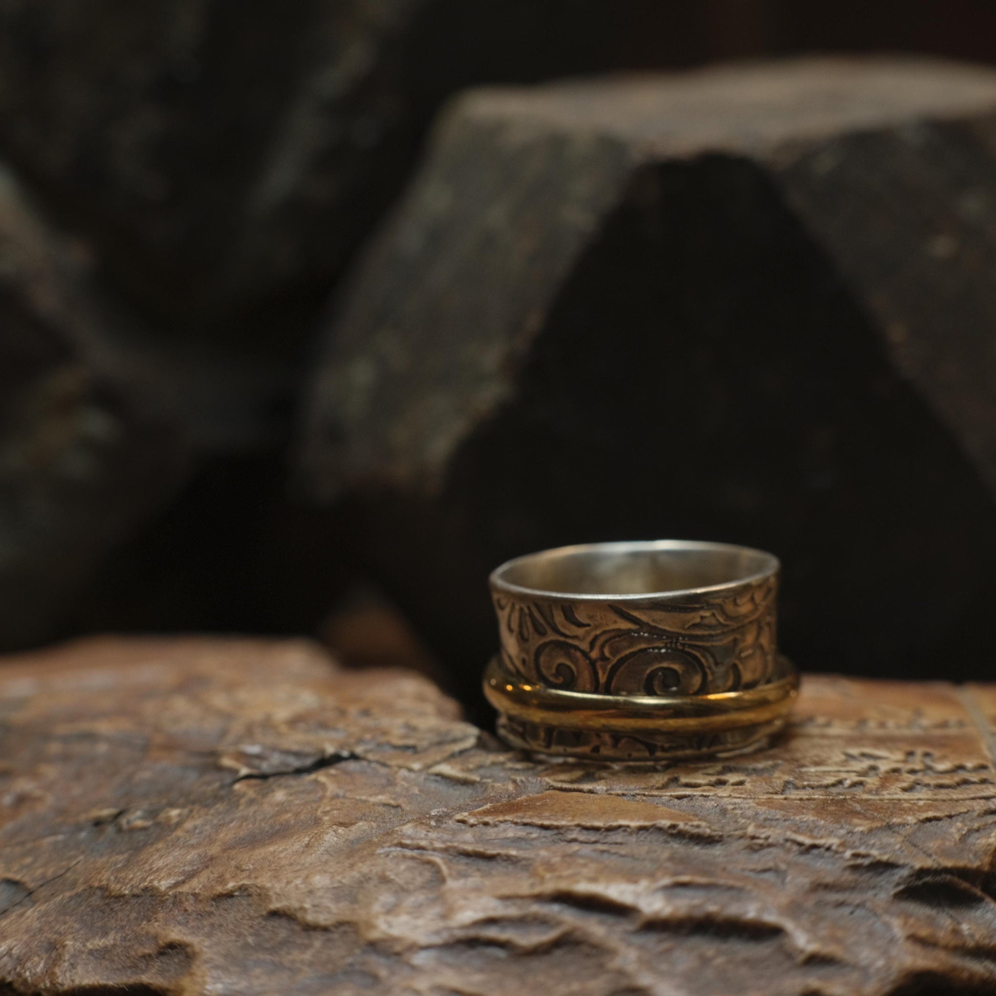 9ct Yellow Gold Spinner Ring on Textured Sterling Silver US Size 8