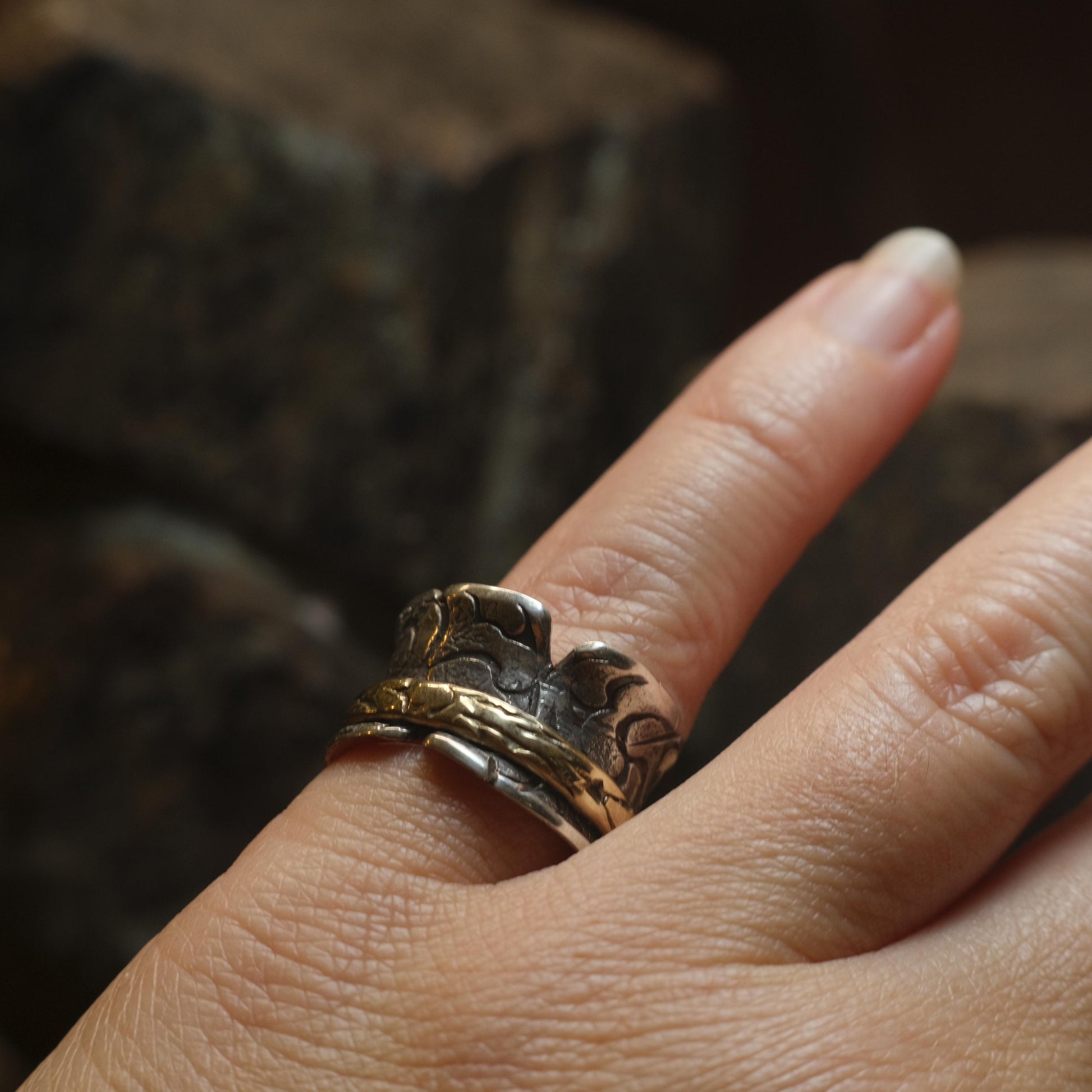 9ct Yellow Gold Spinner Ring on Textured Sterling Silver US Size 6