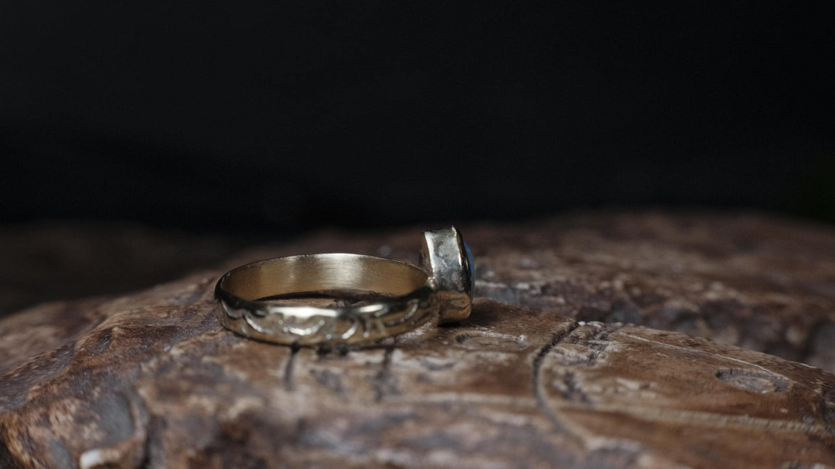 Close side view of the patterned gold band