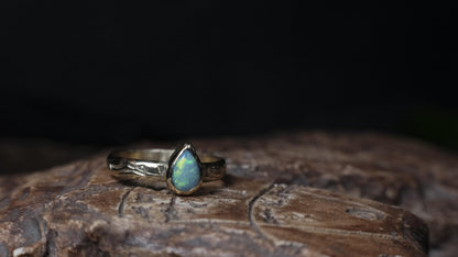 Lightning Ridge crystal opal ring in 9ct yellow gold, front view