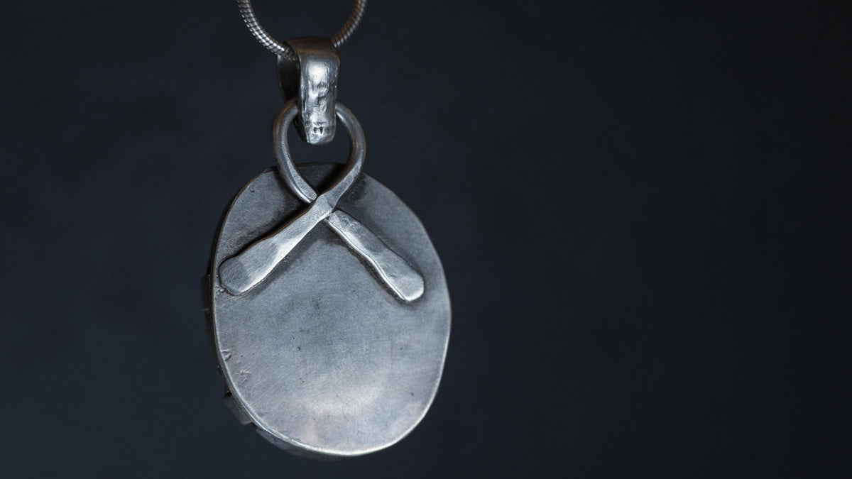Koroit matrix opal pendant showing colourful flashes