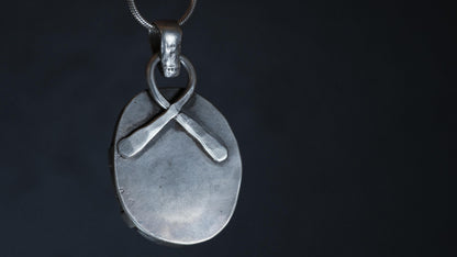 Koroit matrix opal pendant showing colourful flashes